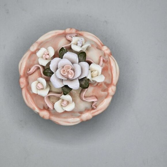 Vingage Ceramic 3D Floral Trinket Box Roses Pink White Footed Heart - Picture 4 of 8